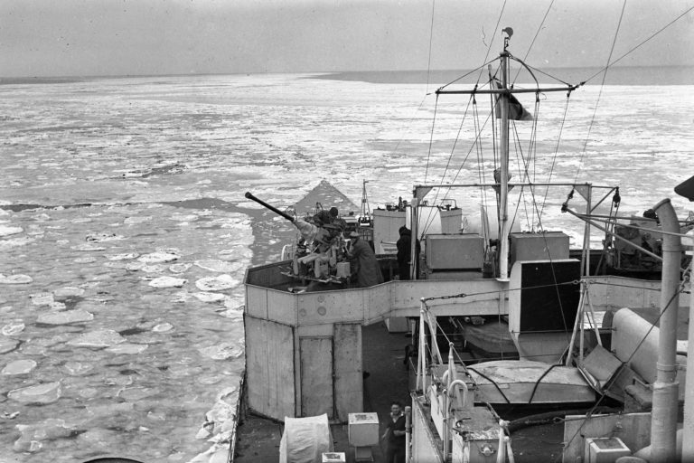 2010_27_1106 Working in the freezing cold, Korea RNZN working in the freezing cold patrolling off Korea