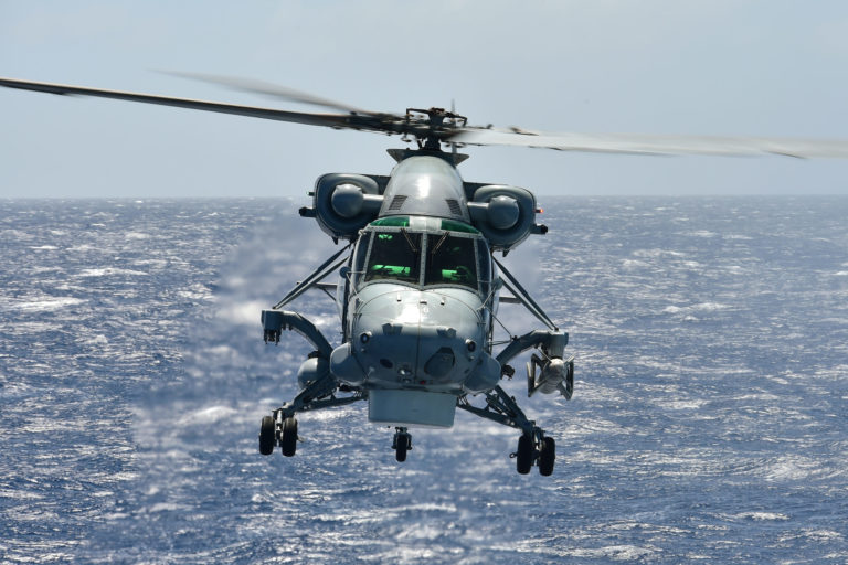 20160804_NZDF_C1033116_141 Seasprite helicopter preparing to land