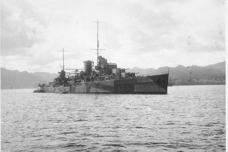 HMNZS Leander in camoflage colours 1942 (1) HMNZS Leander in Dazzle 1942