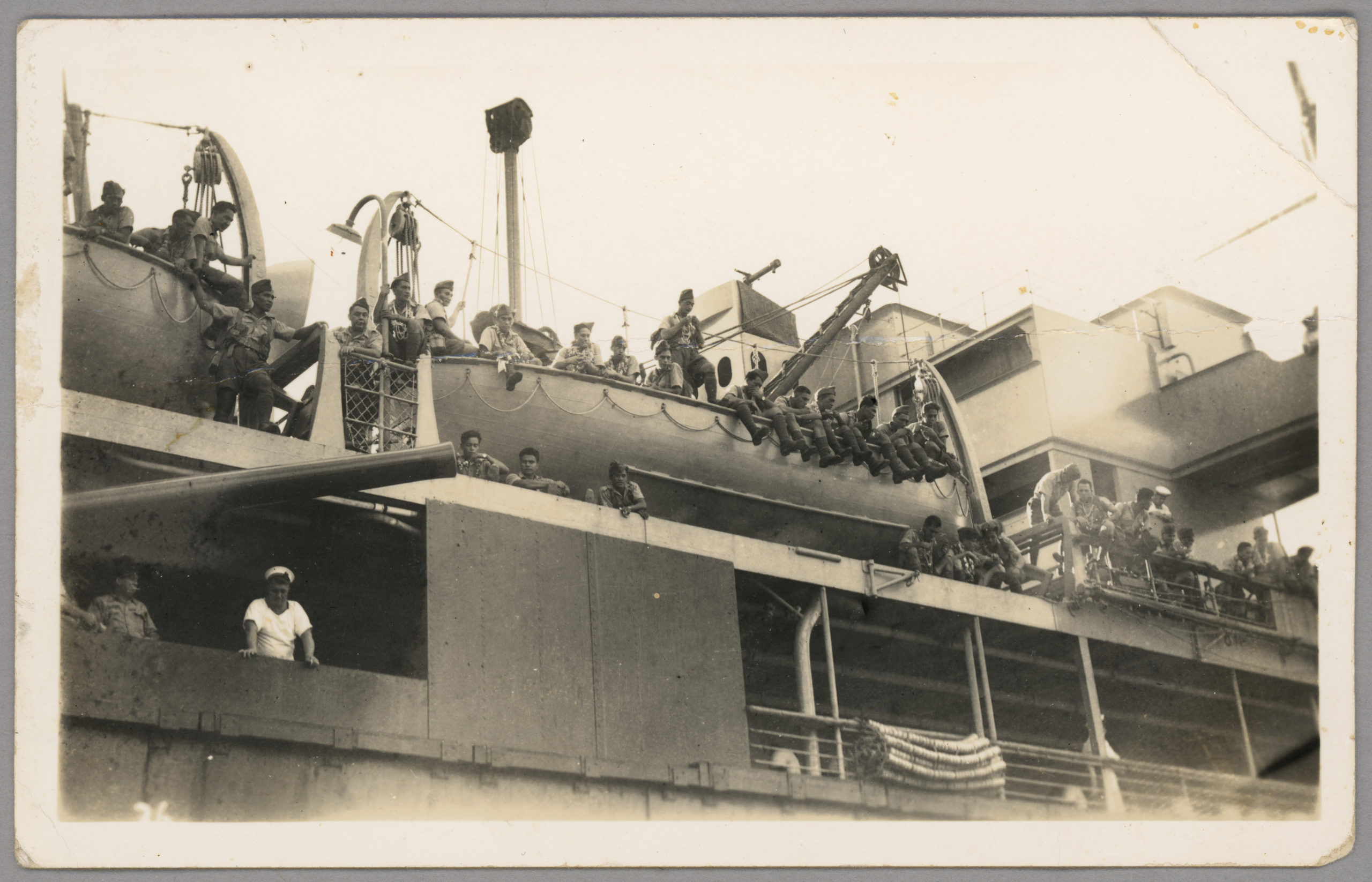 AAH 0005 Troops on HMNZS Monowai