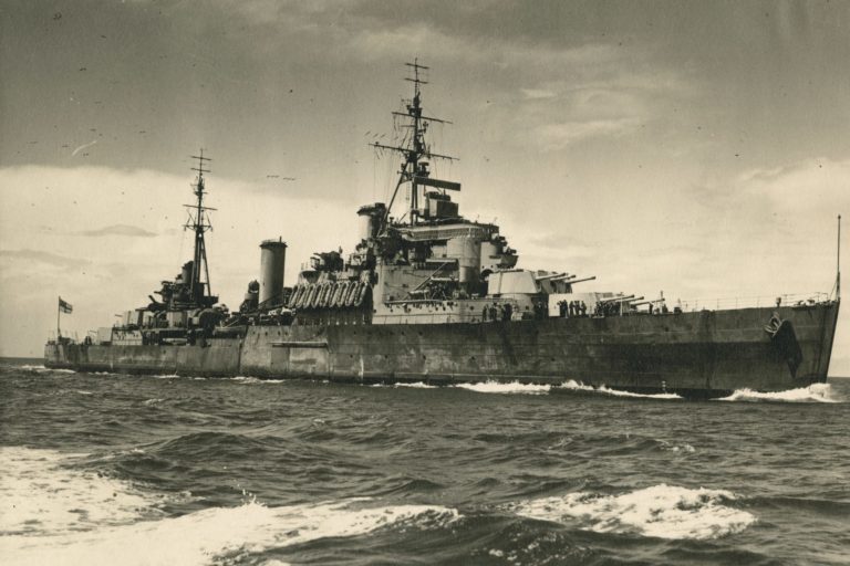 AAI 0026 HMNZS Gambia.jpg V2 HMNZS Gambia