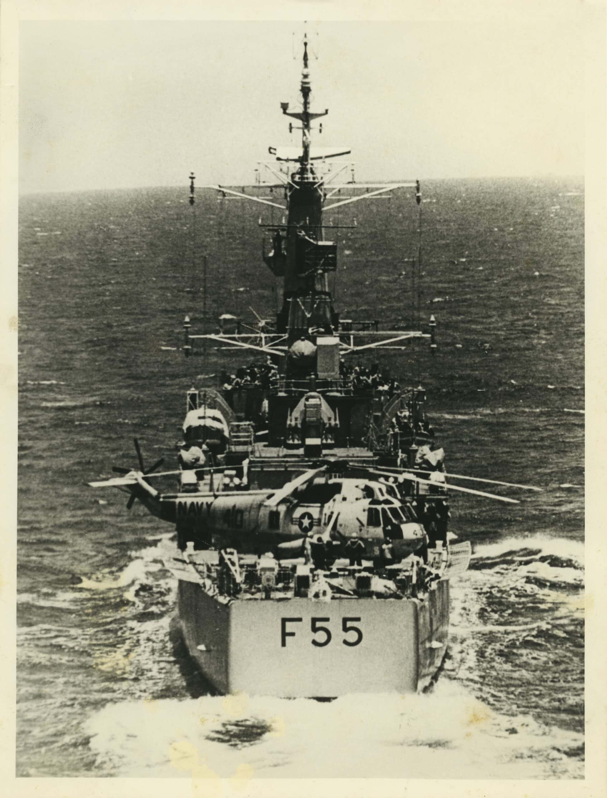 United States Navy Sea King Helicopter on the stern of HMNZS Waikato. AAX-0095