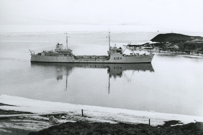 ABD 0076 – HMNZS ENDEAVOUR II (1) HMNZS Endeavour