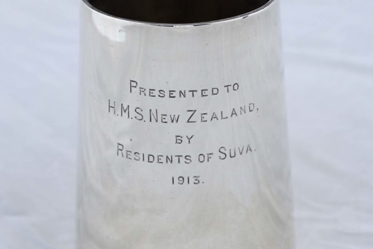 FT-0368-ii Silver tankard with handle presented to HMS New Zealand.