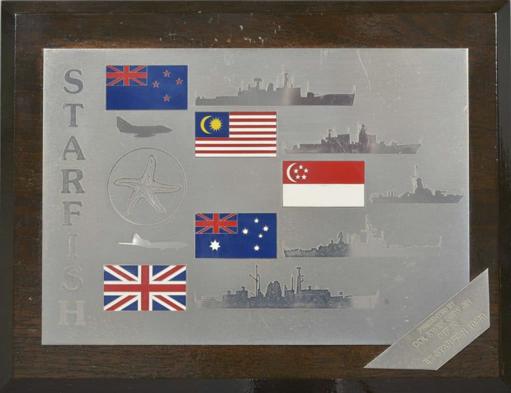 GFG 0075 Plaque, Starfish 1990 Presented to HMNZS Waikato