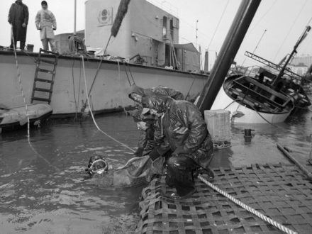 GN 85 01296 01 Navy Divers at work on the Wreck of the RAINBOW WARRIOR 25-07-1985 (1) The RNZN Operational Dive Team worked continuously on the Rainbow Warrior from 11 July to 22 August in appalling conditions.