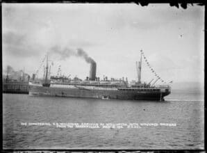 Her Majesty’s New Zealand Transport no 14, arriving in Wellington with wounded soldiers from Gallipoli, Turkey
